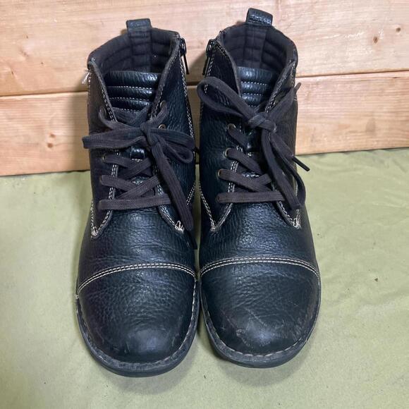 Clarks Whistle Bea Black Leather Quilted Plaid Ankle Boots Women Sz 7.5 M EU 38 - Picture 2 of 7